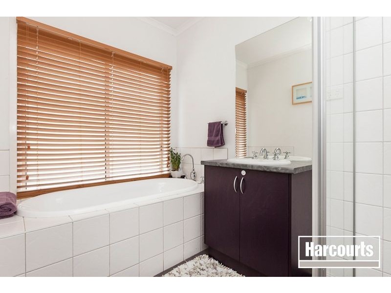 12 Horsham Drive, Cranbourne East VIC 3977