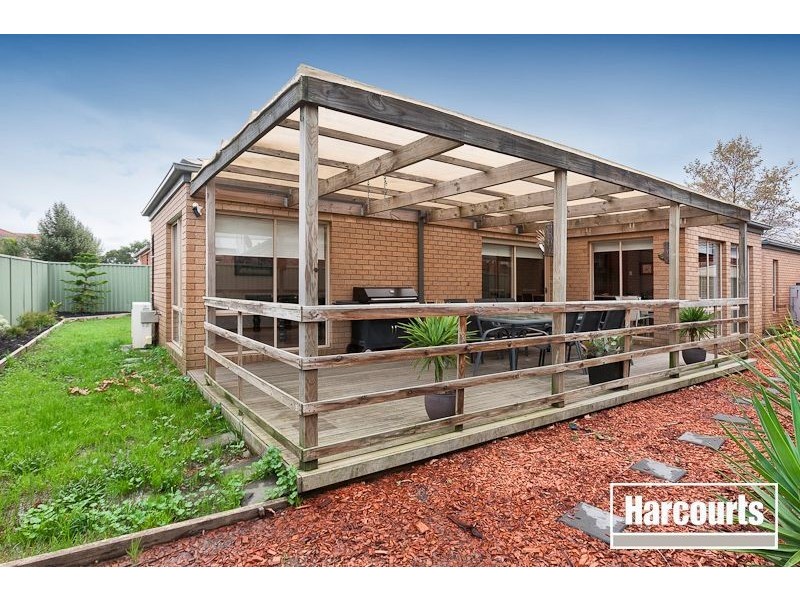 12 Horsham Drive, Cranbourne East VIC 3977