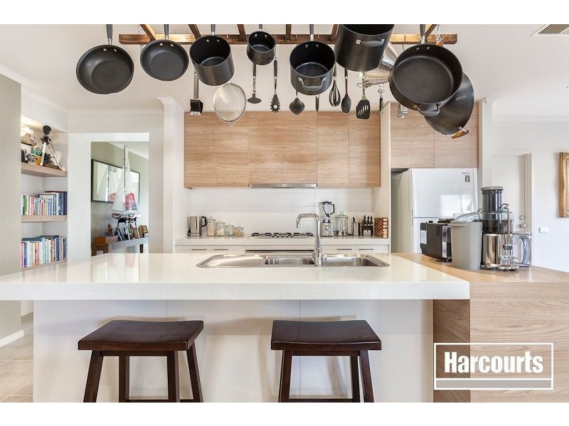 10 Peisley Crescent, Cranbourne East VIC 3977