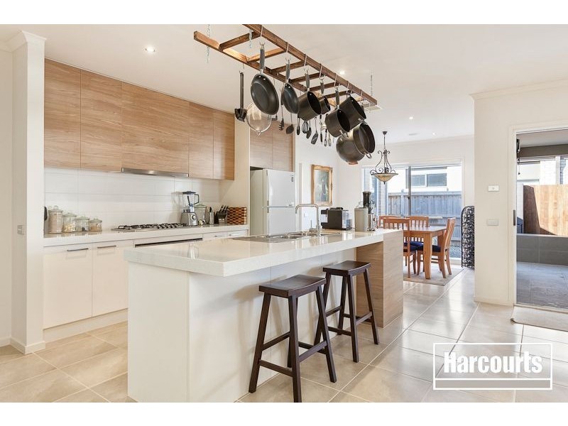 10 Peisley Crescent, Cranbourne East VIC 3977