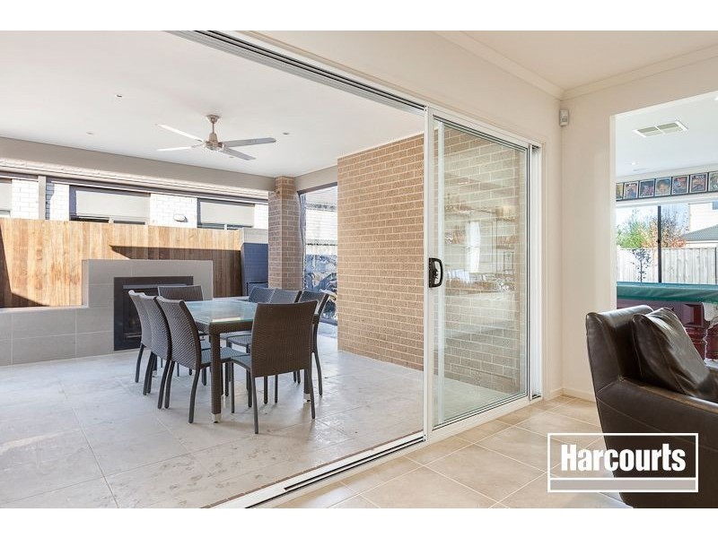 10 Peisley Crescent, Cranbourne East VIC 3977