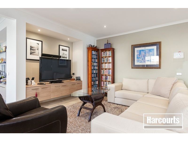 10 Peisley Crescent, Cranbourne East VIC 3977