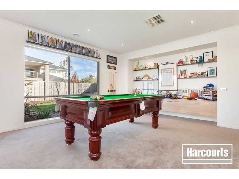 10 Peisley Crescent, Cranbourne East VIC 3977