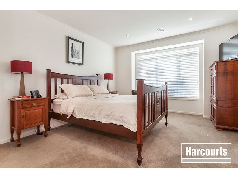 10 Peisley Crescent, Cranbourne East VIC 3977