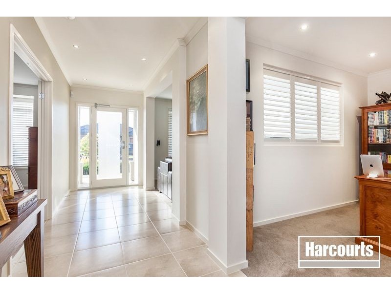 10 Peisley Crescent, Cranbourne East VIC 3977