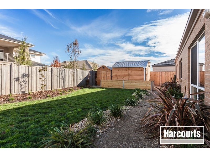 10 Peisley Crescent, Cranbourne East VIC 3977