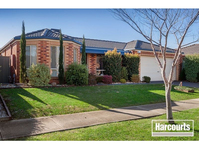 6 Thistlewood Place, Cranbourne East VIC 3977