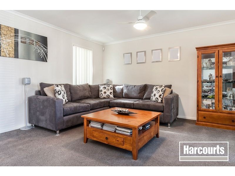 6 Thistlewood Place, Cranbourne East VIC 3977