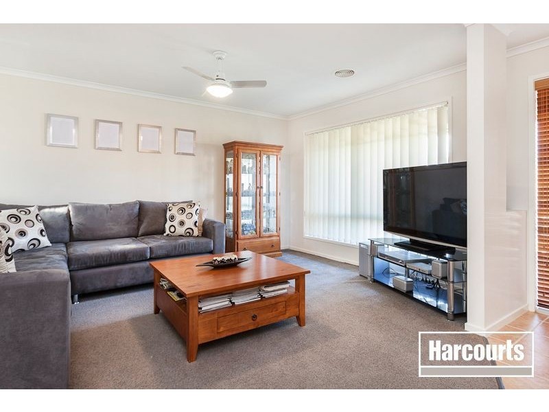 6 Thistlewood Place, Cranbourne East VIC 3977