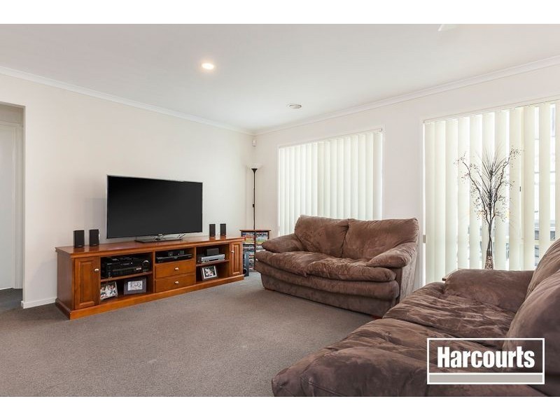 6 Thistlewood Place, Cranbourne East VIC 3977