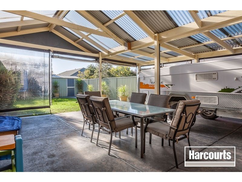 6 Thistlewood Place, Cranbourne East VIC 3977