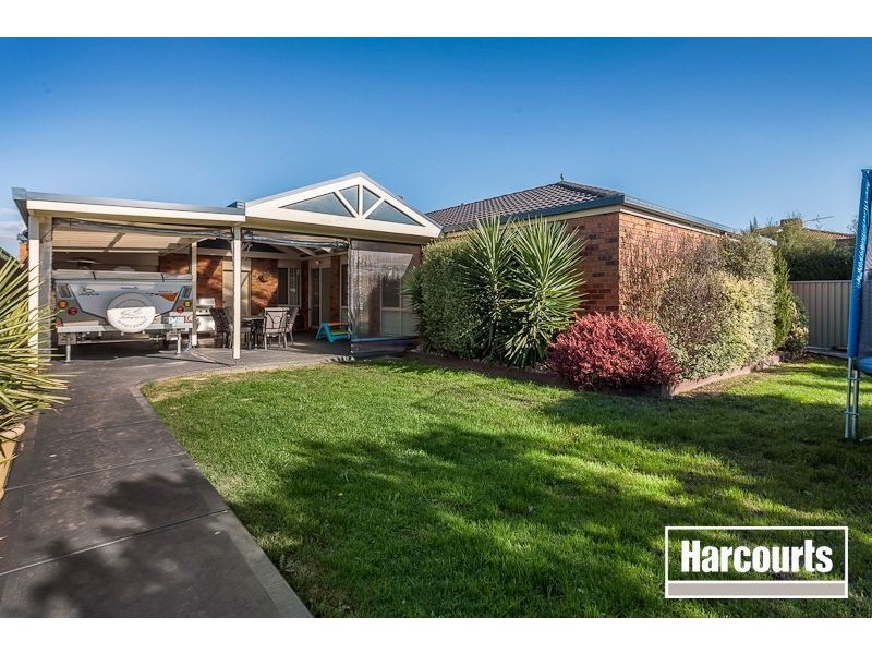 6 Thistlewood Place, Cranbourne East VIC 3977