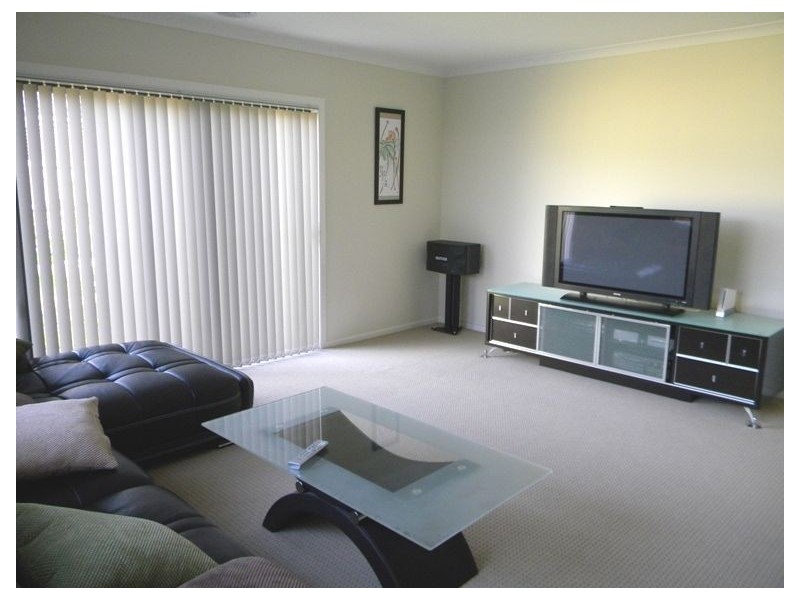 18 Faringdon Crescent, Cranbourne North VIC 3977