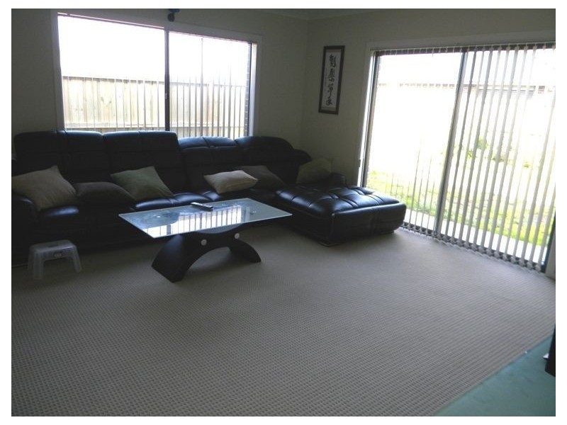 18 Faringdon Crescent, Cranbourne North VIC 3977