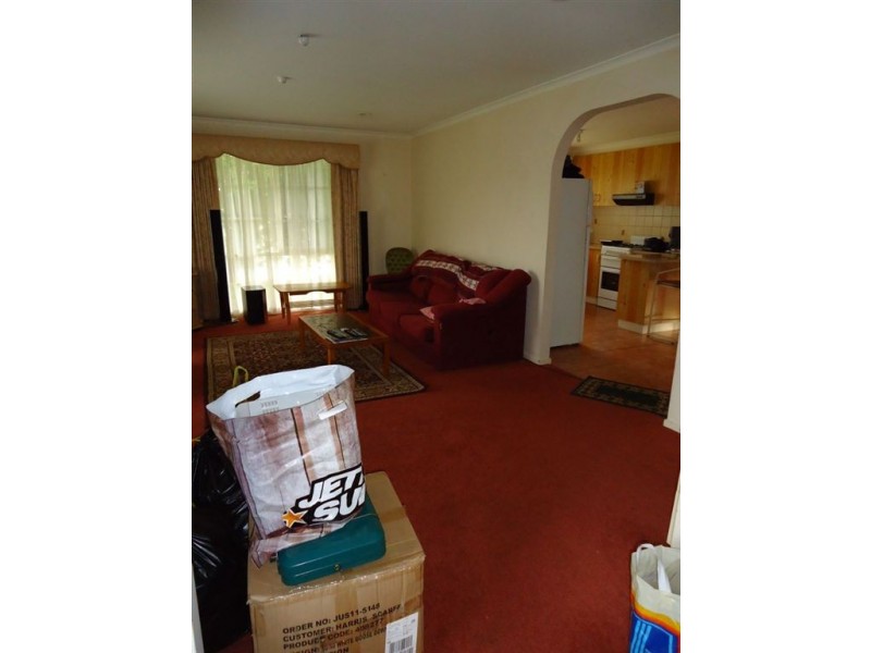 33 Courtenay Ave, Cranbourne North VIC 3977