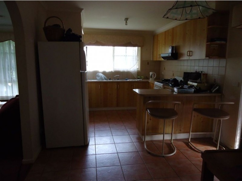 33 Courtenay Ave, Cranbourne North VIC 3977