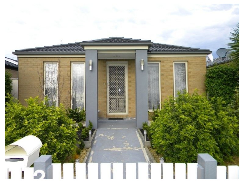 2 Maybush Lane, Cranbourne VIC 3977