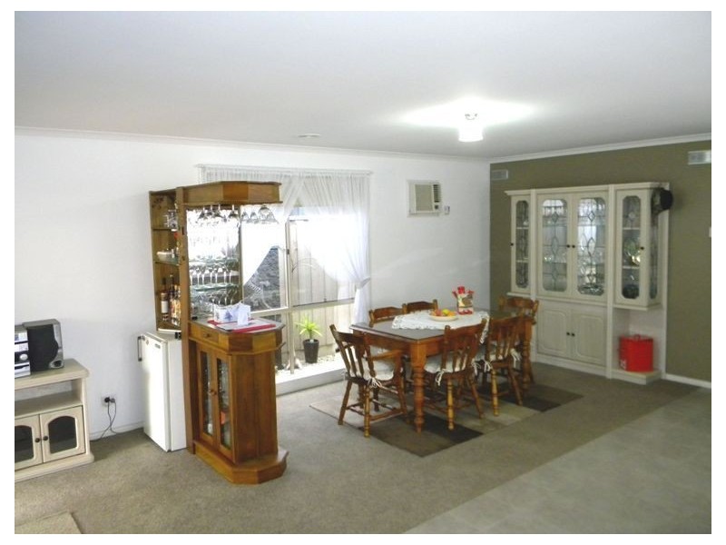 2 Maybush Lane, Cranbourne VIC 3977