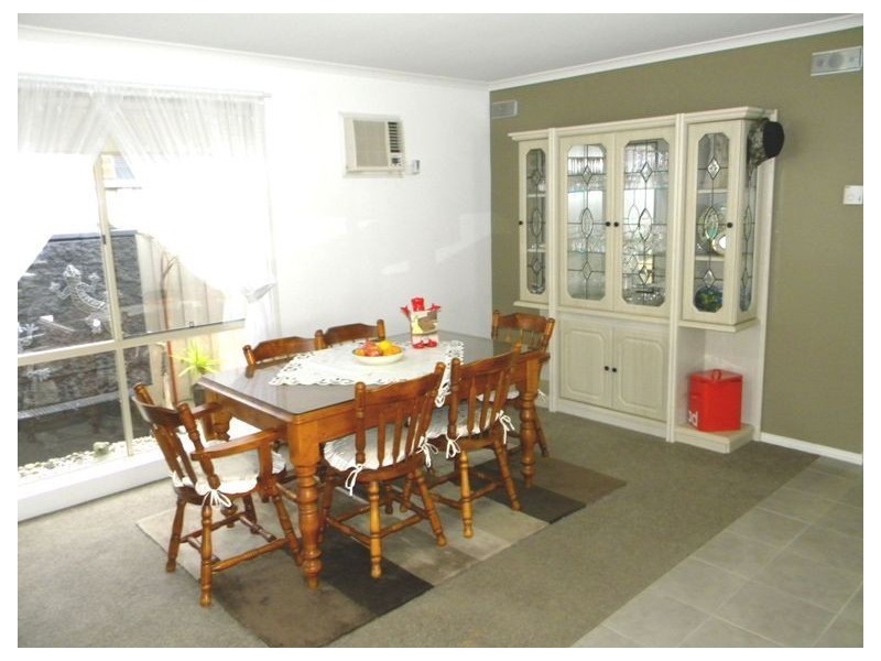 2 Maybush Lane, Cranbourne VIC 3977