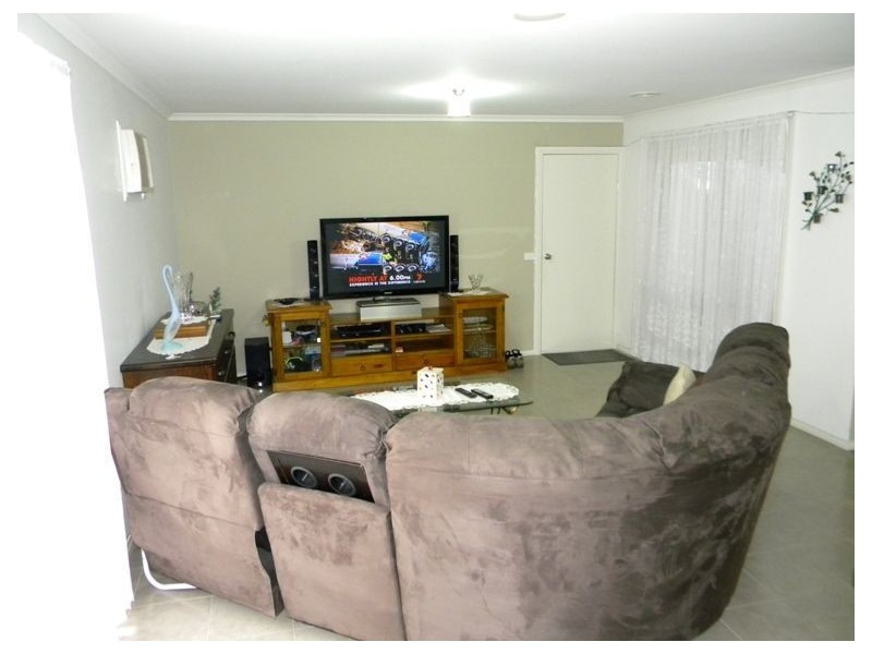 2 Maybush Lane, Cranbourne VIC 3977