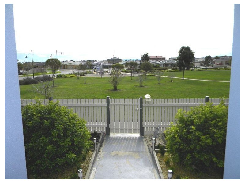 2 Maybush Lane, Cranbourne VIC 3977