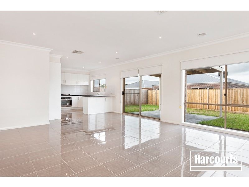 20 Starlight Rise, Cranbourne East VIC 3977