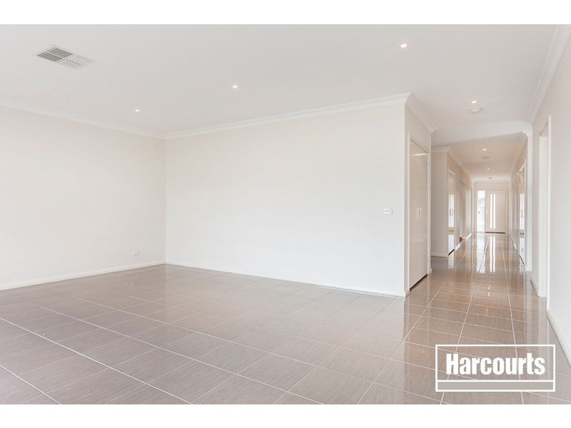 20 Starlight Rise, Cranbourne East VIC 3977