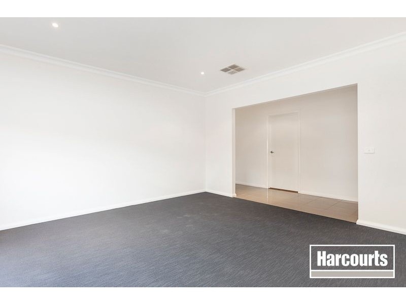 20 Starlight Rise, Cranbourne East VIC 3977