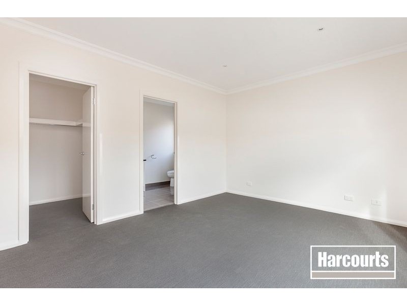 20 Starlight Rise, Cranbourne East VIC 3977