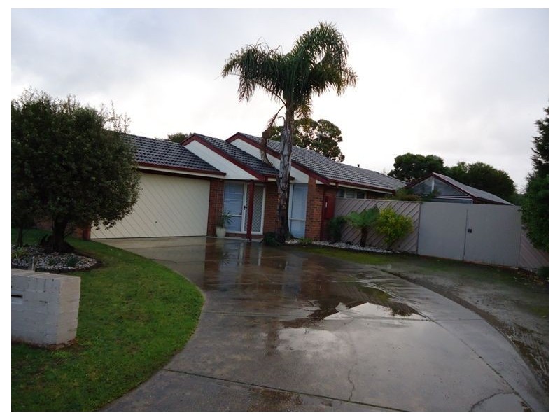 35 Huon Park Drive, Cranbourne North VIC 3977