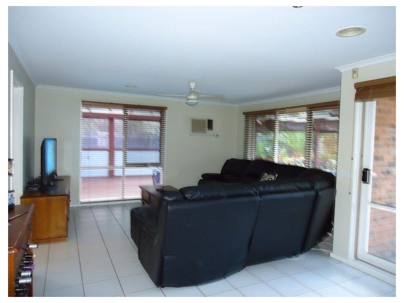 35 Huon Park Drive, Cranbourne North VIC 3977