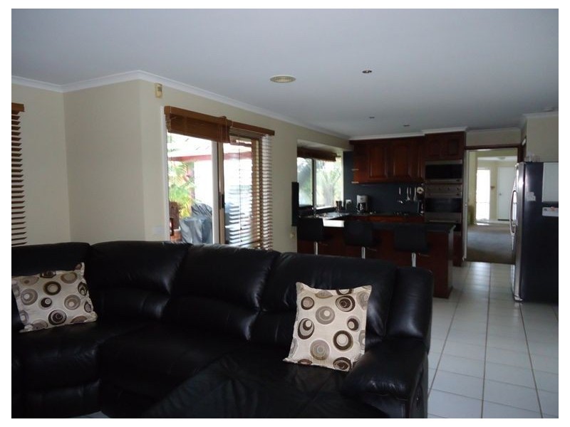 35 Huon Park Drive, Cranbourne North VIC 3977