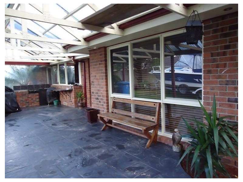 35 Huon Park Drive, Cranbourne North VIC 3977