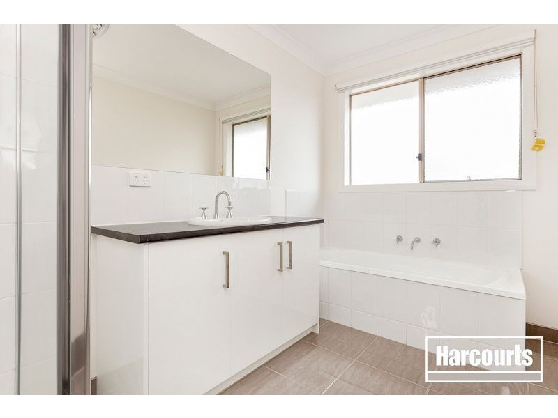 84 Thunderbolt Drive, Cranbourne East VIC 3977