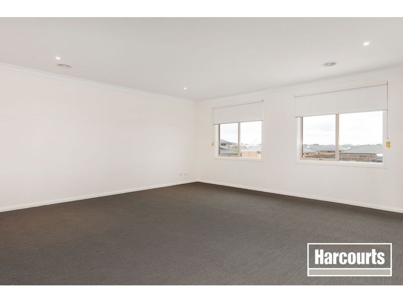 84 Thunderbolt Drive, Cranbourne East VIC 3977