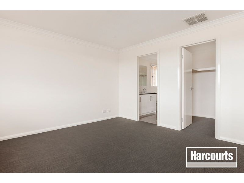 84 Thunderbolt Drive, Cranbourne East VIC 3977
