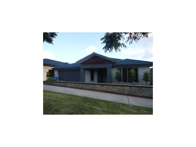 75 Settlers Run, Cranbourne South VIC 3977