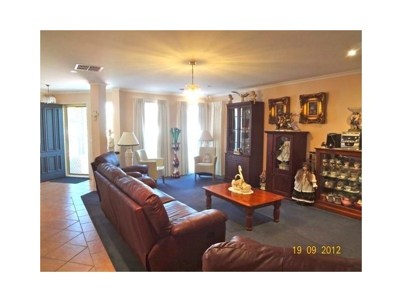 36 Hunt Club Boulevard, Cranbourne East VIC 3977