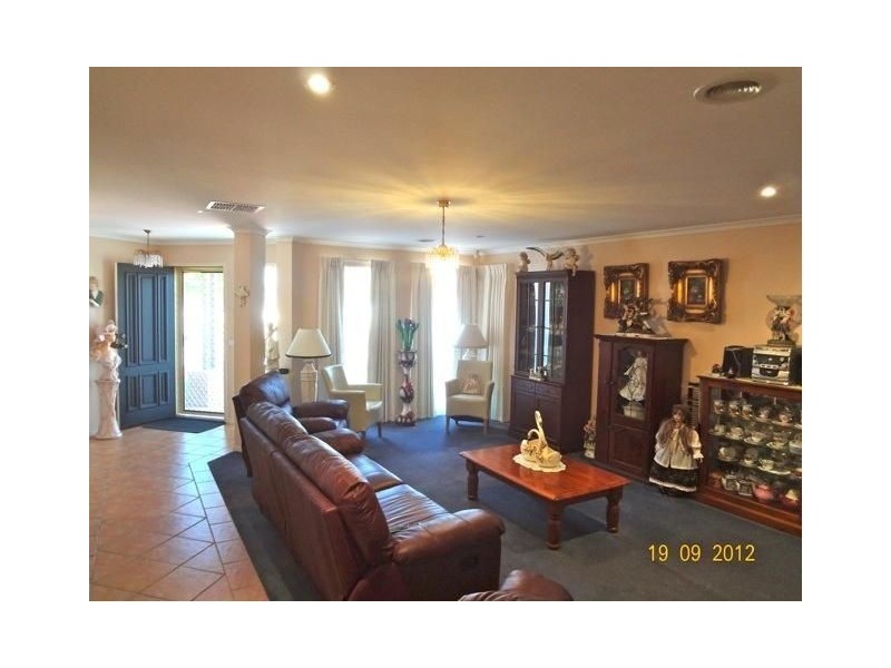 36 Hunt Club Boulevard, Cranbourne East VIC 3977