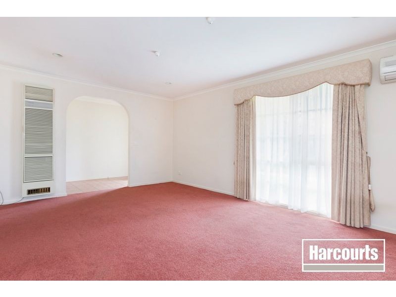 33 Courtenay Avenue, Cranbourne North VIC 3977