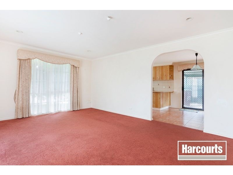 33 Courtenay Avenue, Cranbourne North VIC 3977