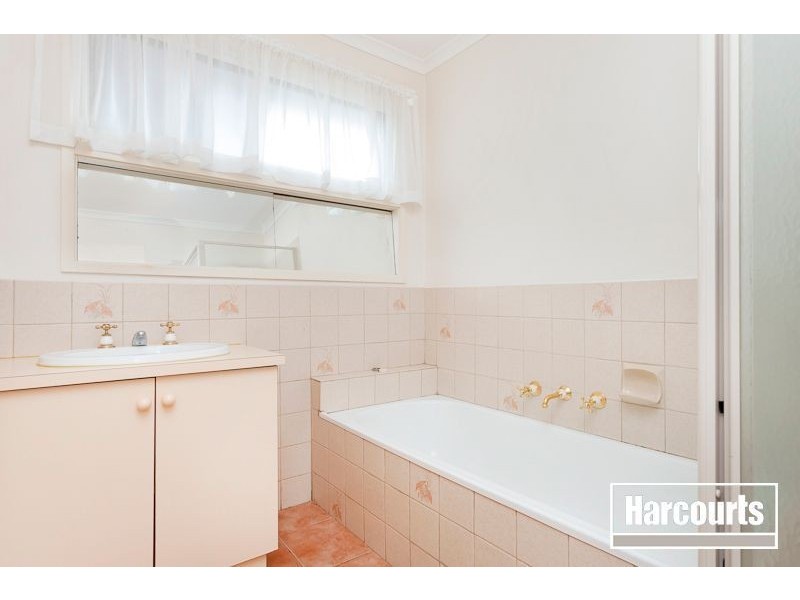 33 Courtenay Avenue, Cranbourne North VIC 3977