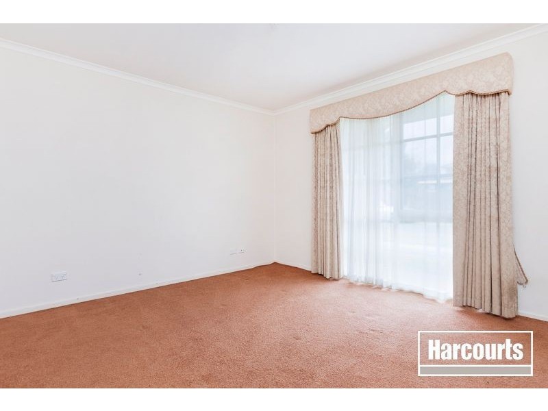 33 Courtenay Avenue, Cranbourne North VIC 3977