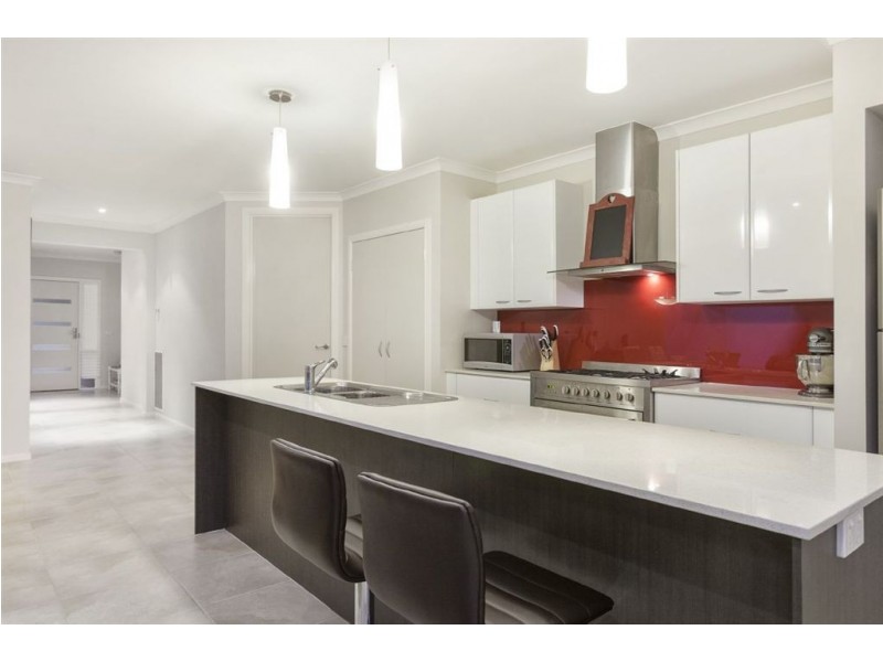 92 Alisma Boulevard, Cranbourne North VIC 3977