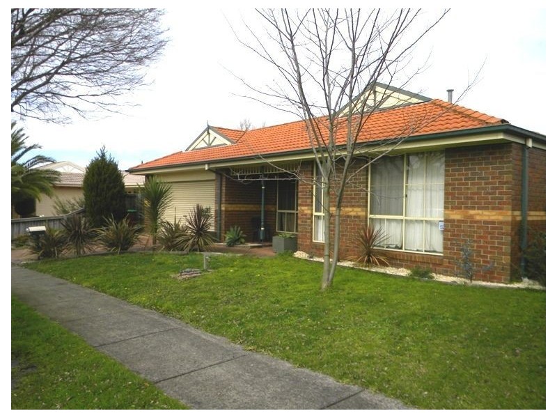 5 Sinatra Way, Cranbourne East VIC 3977