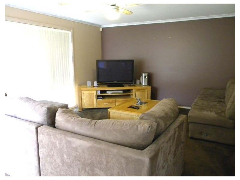 5 Sinatra Way, Cranbourne East VIC 3977