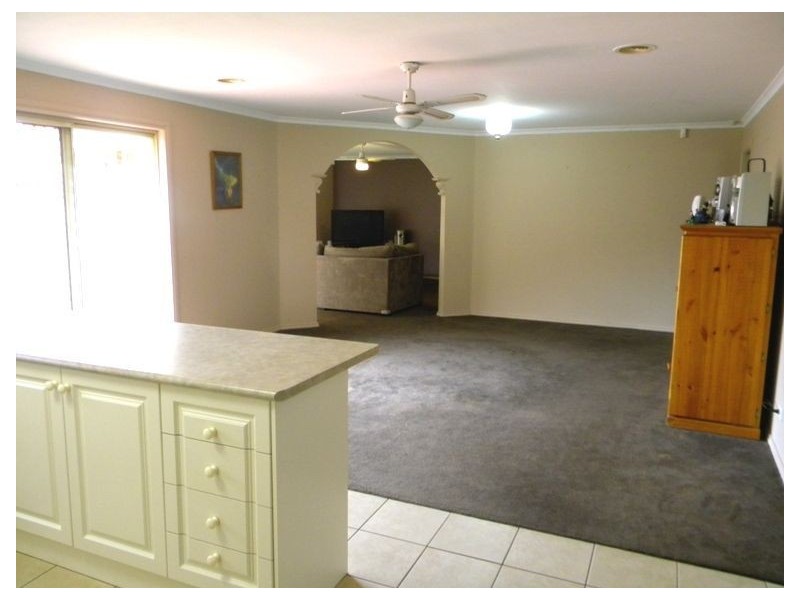 5 Sinatra Way, Cranbourne East VIC 3977