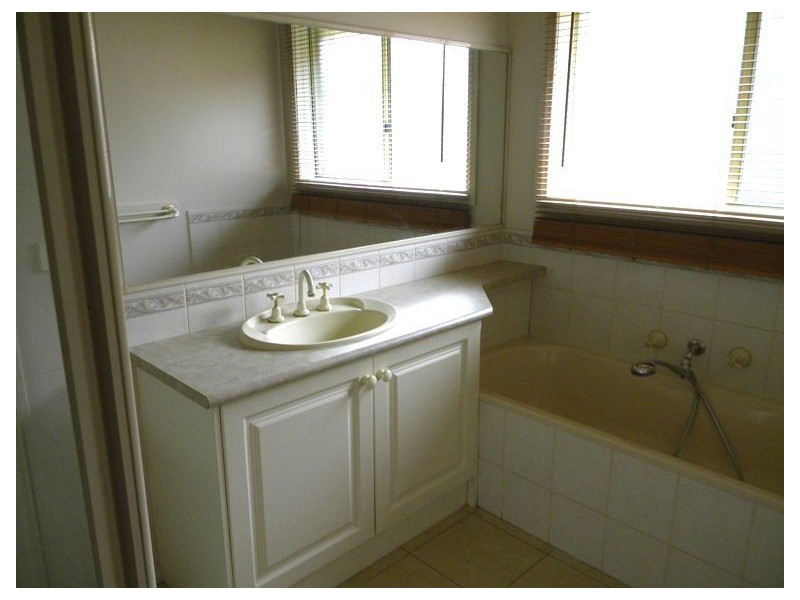 5 Sinatra Way, Cranbourne East VIC 3977