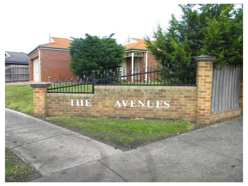 5 Sinatra Way, Cranbourne East VIC 3977