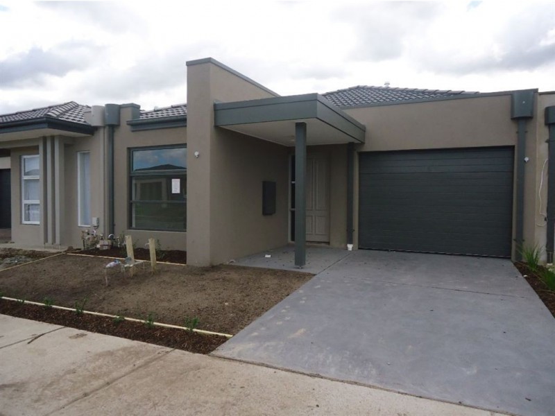 15 Tawleed Ride, Cranbourne East VIC 3977